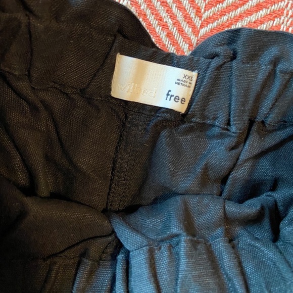 Aritzia Wilfred Free Black Harulia Shorts - Picture 7 of 9